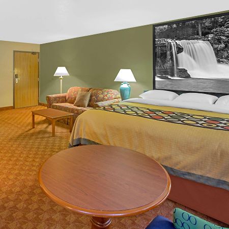 Super 8 By Wyndham Howe Dış mekan fotoğraf